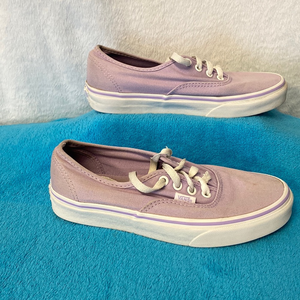 Classic low top, lace-up old Skool shoes